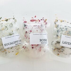 30 bags 2.5oz bags of bath soak. Perfect for gifting, gift baskets. Bulk